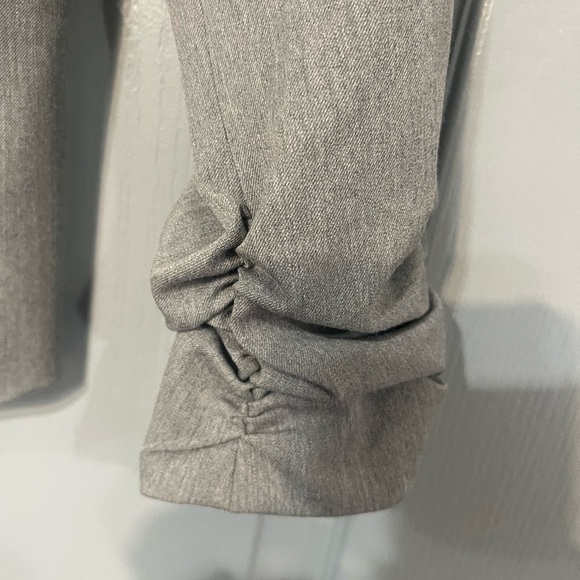 Express Gray Blazer with Ruched Sleeves size 4 - Picture 4 of 7